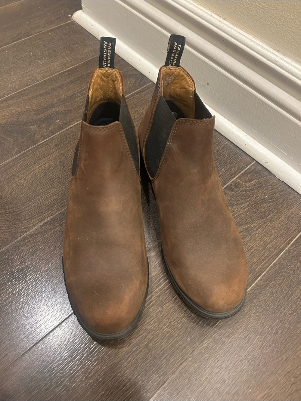 Blundstones Brown Chelsea Boots - Classic Slip-On Style